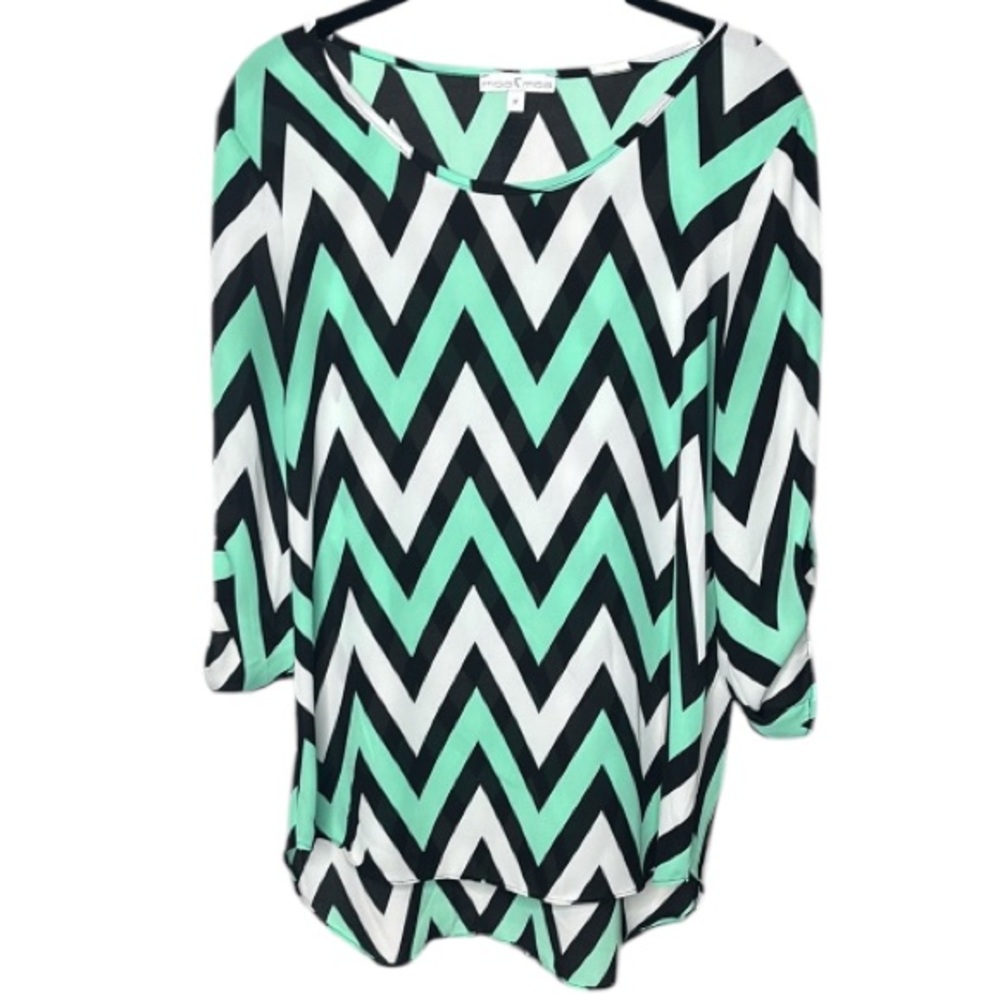 moa moa - Chic Chevron Women's Flowy Top - Black, White, Green - M